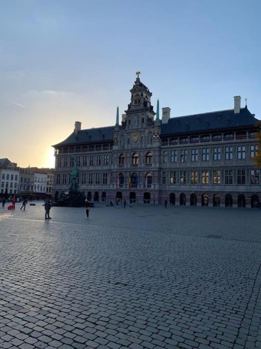 Hippe Studio In Historisch Gebouw In Oude Centrum Антверпен Экстерьер фото